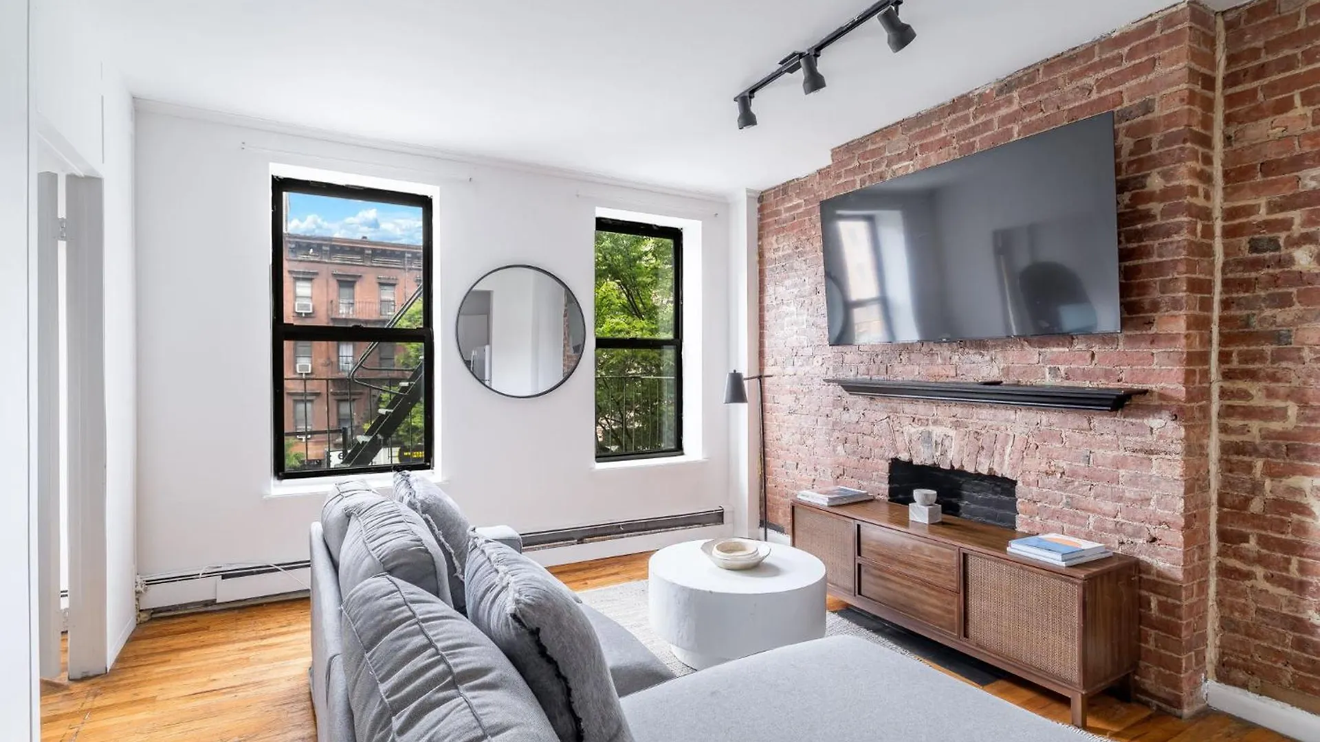 Bright 3Br 1Ba Retreat In Hells Kitchen Steps From Times Square Apartment New York