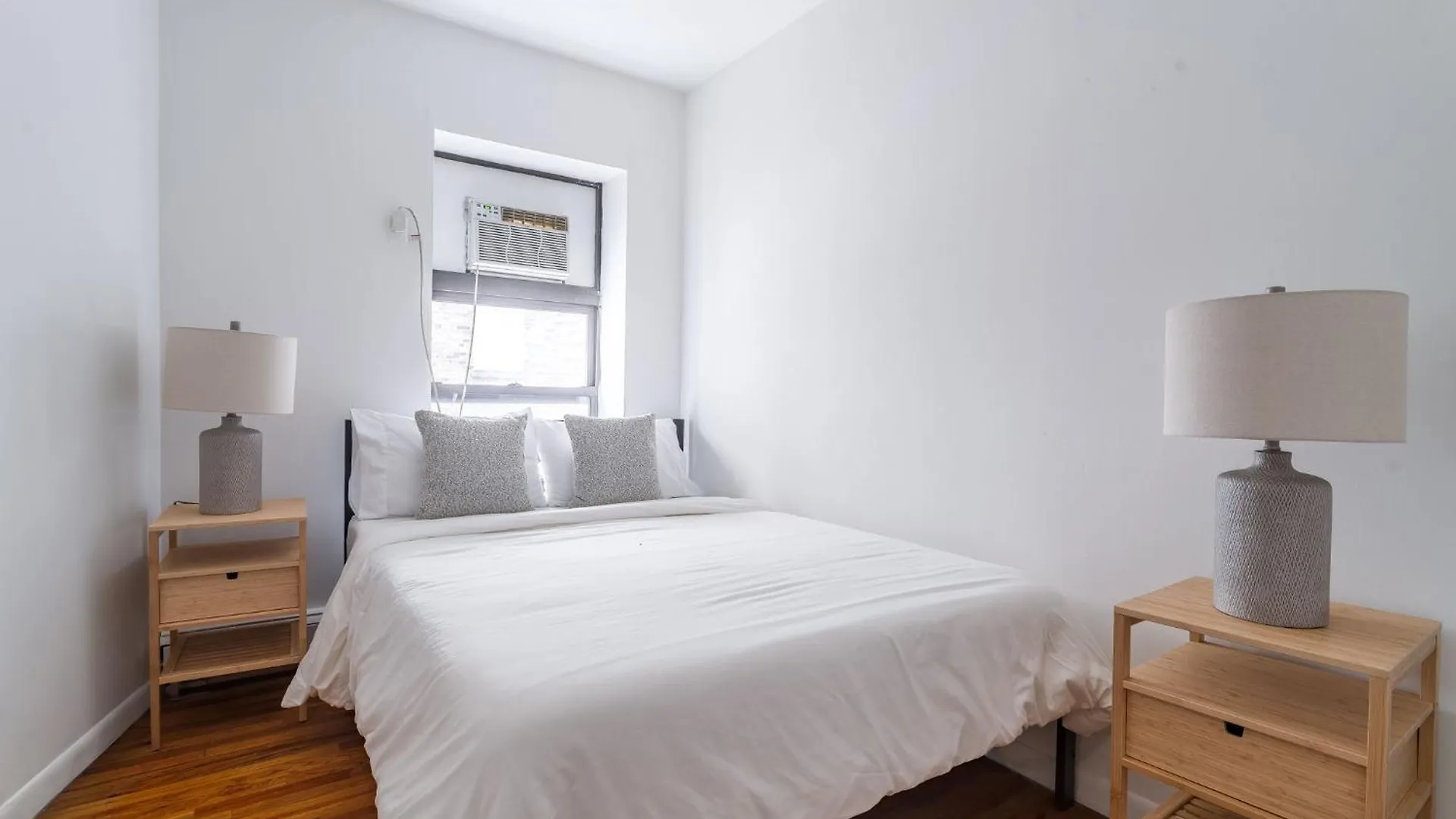 Bright 3Br 1Ba Retreat In Hells Kitchen Steps From Times Square Apartment New York