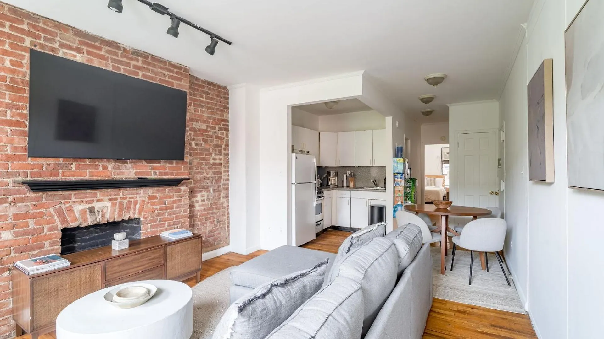 Bright 3Br 1Ba Retreat In Hells Kitchen Steps From Times Square Apartment New York 0*,  United States