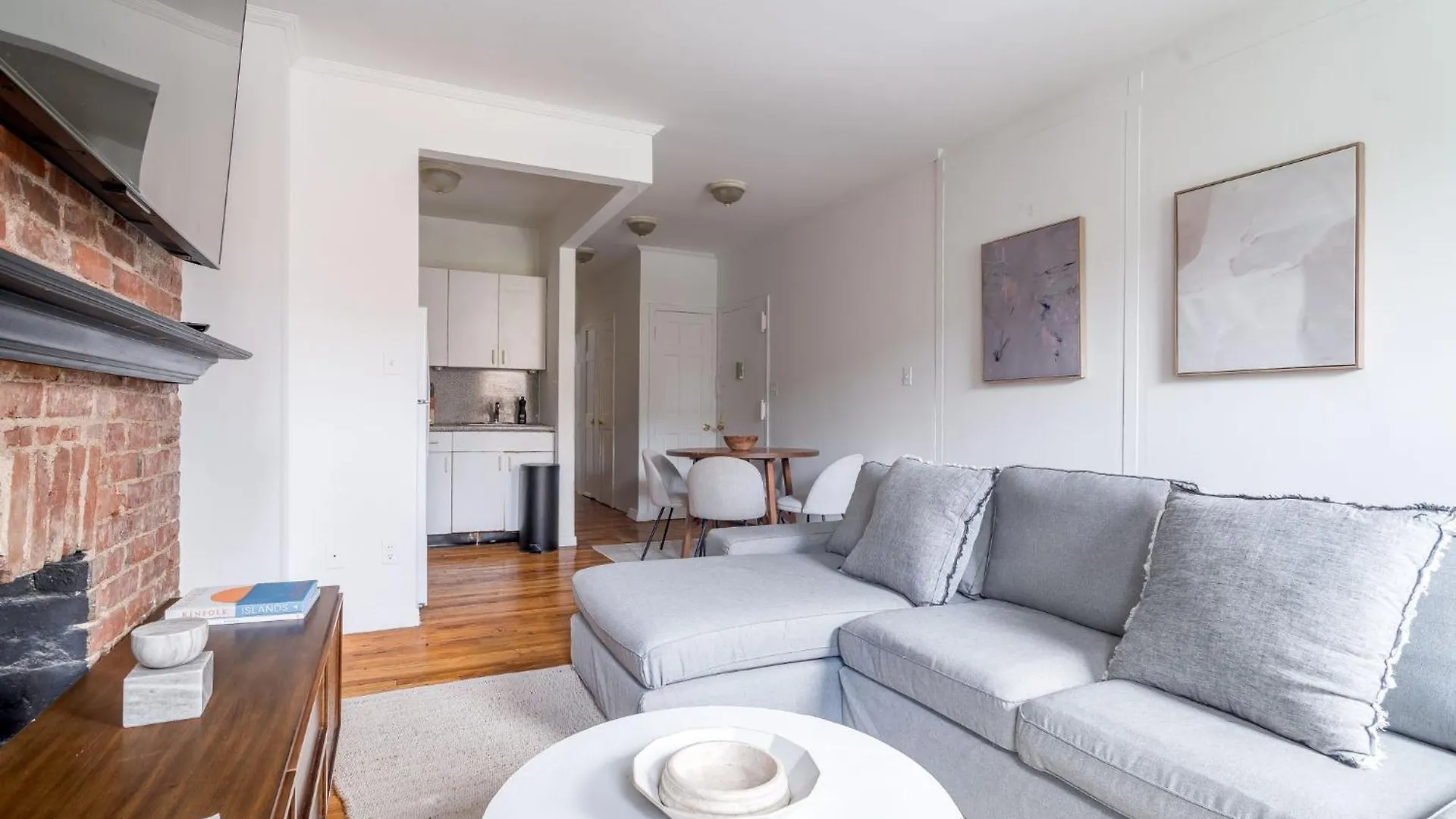 Bright 3Br 1Ba Retreat In Hells Kitchen Steps From Times Square Apartment New York