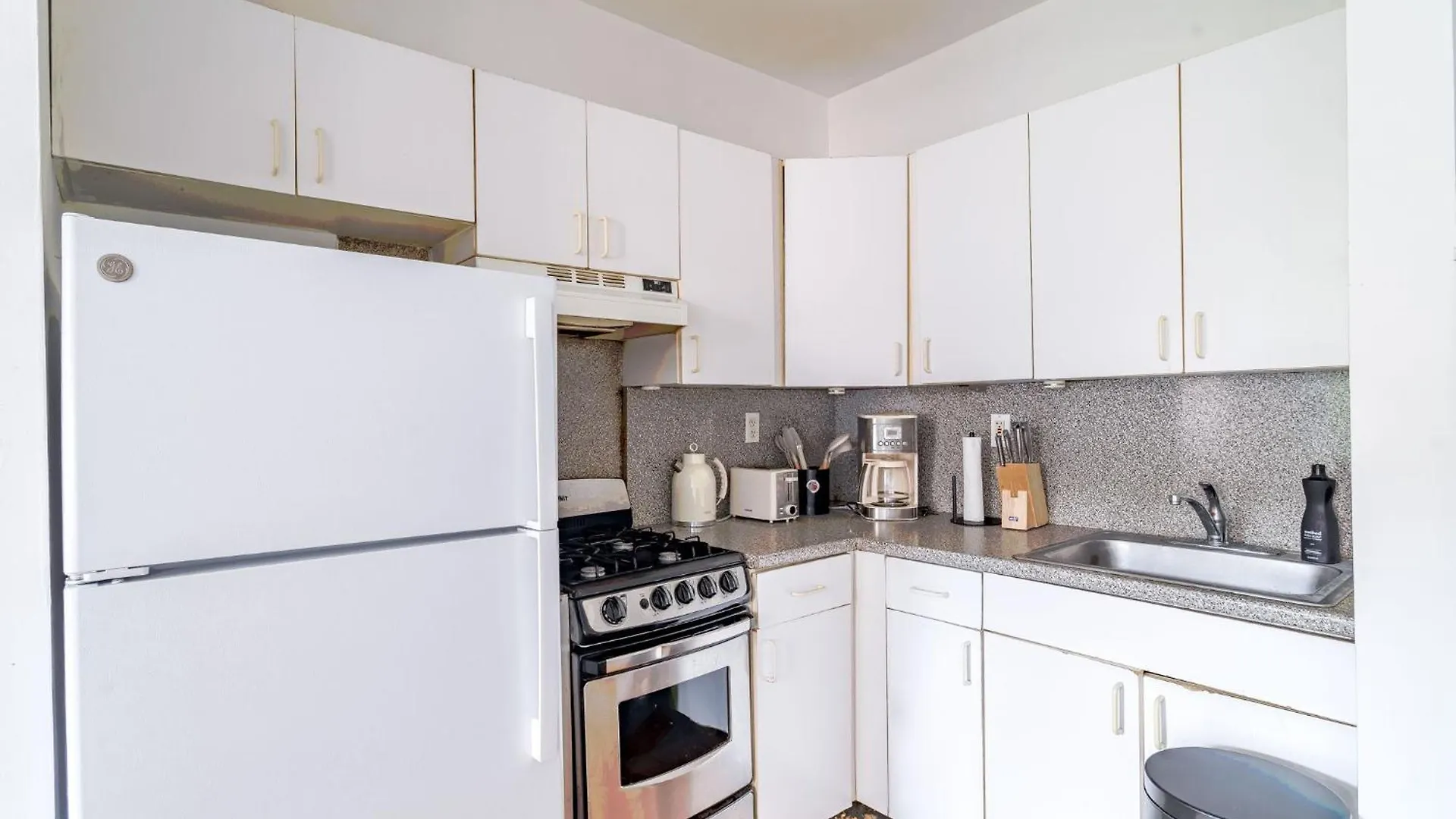 Bright 3Br 1Ba Retreat In Hells Kitchen Steps From Times Square Apartment New York